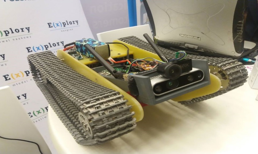 obrazek przedstawia model drona ratowniczego